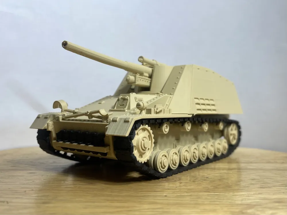 1/35 Hummel, photo 2 of 4 - 1/35 Hummel Toys & Games