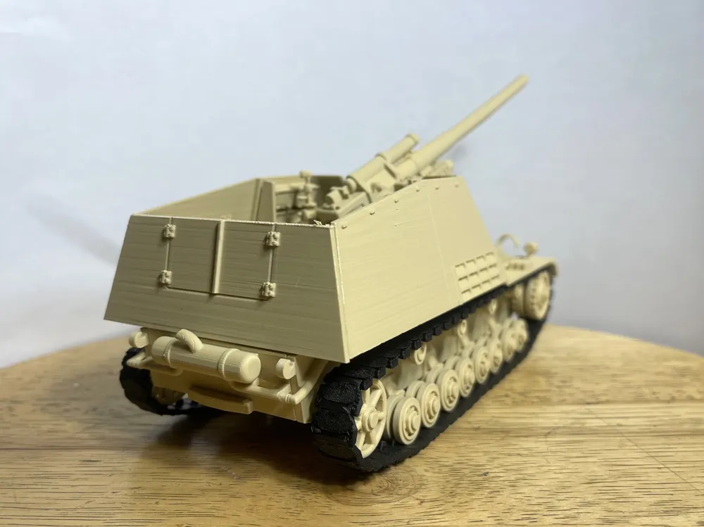 1/35 Hummel, photo 3 of 4 - 1/35 Hummel Toys & Games