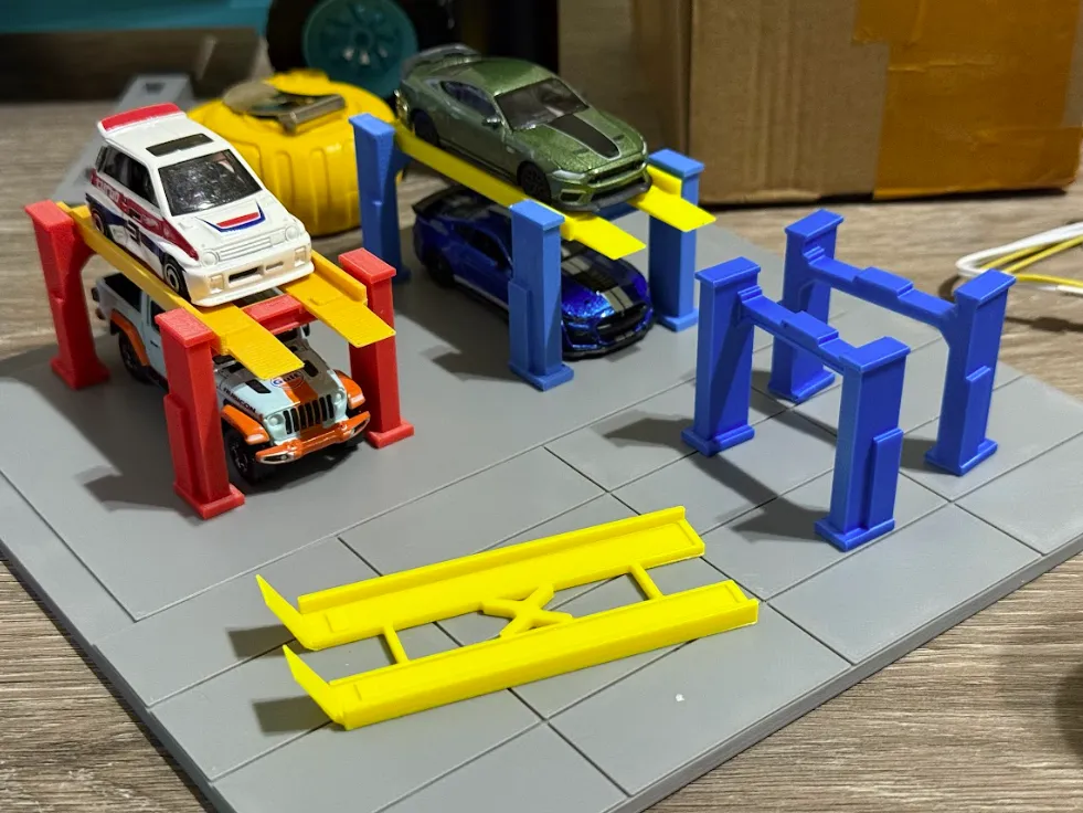 1:64 Garage Car Lift and Accessories, photo 3 of 4 - 1:64 Garage Car Lift and Accessories Miniatures