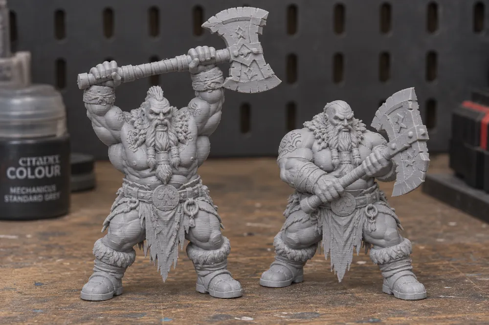 2 dwarves, photo 2 of 4 - 2 dwarves Miniatures