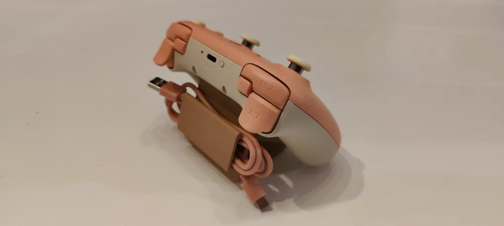 8BitDo Ultimate 2C Stand (Dongle&Cable retainer), photo 3 of 4 - 8BitDo Ultimate 2C Stand (Dongle&Cable retainer) Toys & Games