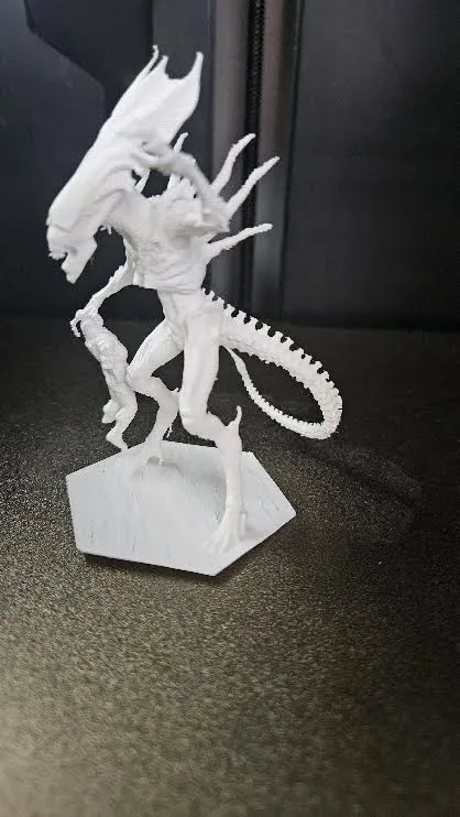 Alien Queen with Human Figure, photo 2 of 4 - Alien Queen with Human Figure Miniatures