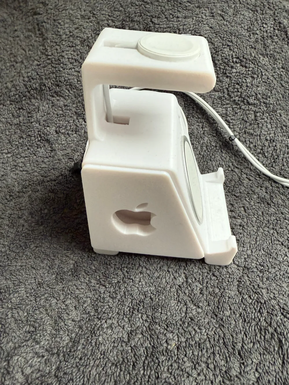 Apple MagSafe and Watch Loading Station, photo 2 of 4 - Apple MagSafe and Watch Loading Station Storage & Organisation
