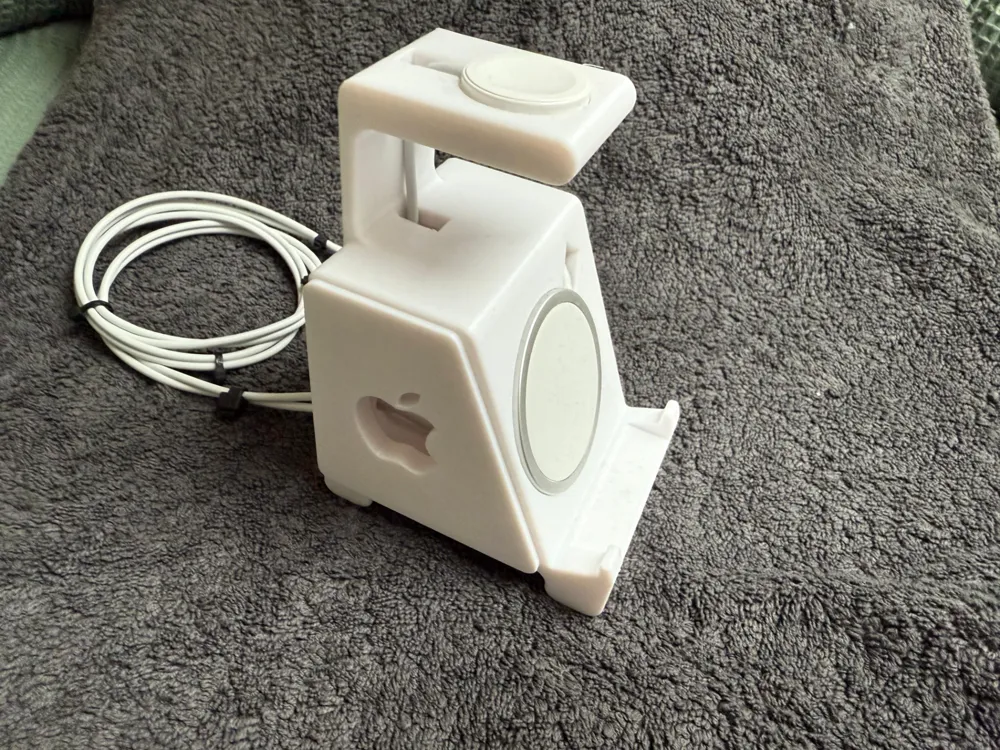 Apple MagSafe and Watch Loading Station, photo 4 of 4 - Apple MagSafe and Watch Loading Station Storage & Organisation