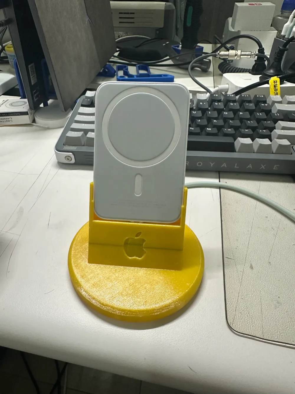 Apple Magsafe Mobile Power Desktop Charging Stand, photo 2 of 4 - Apple Magsafe Mobile Power Desktop Charging Stand Hobby & DIY