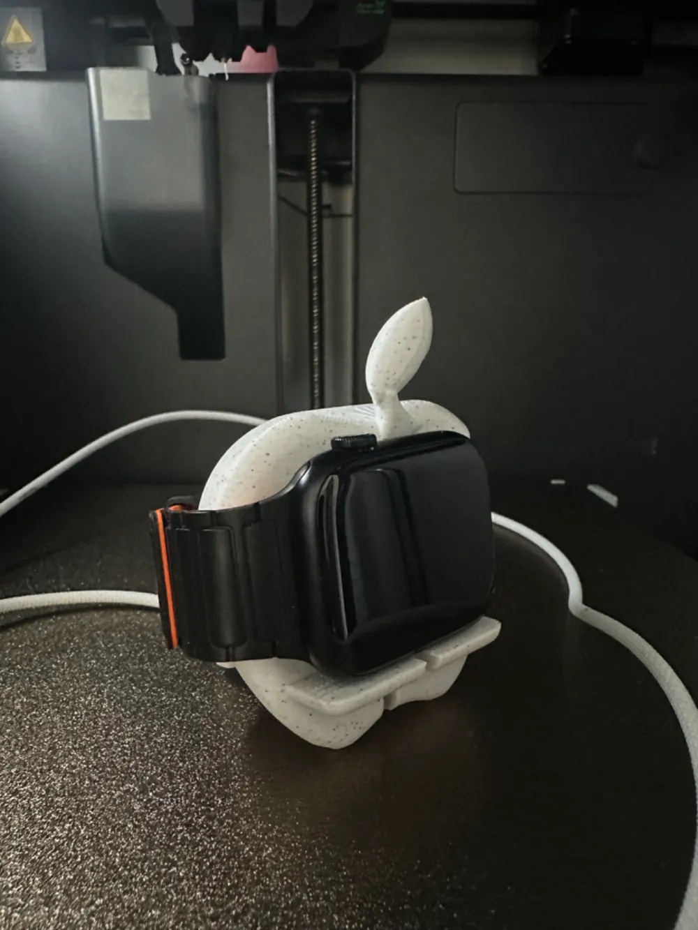 Apple Watch 9 45 mm charging stand, photo 4 of 4 - Apple Watch 9 45 mm charging stand Tools