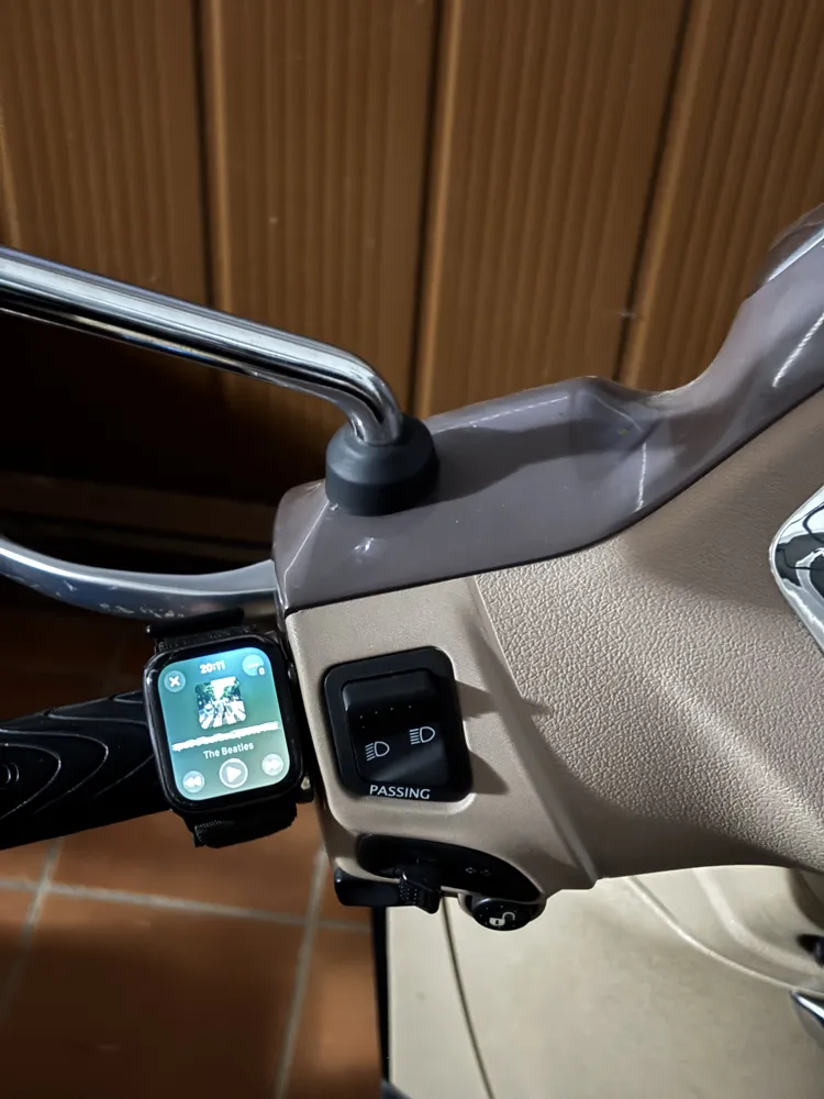 Supporto Apple Watch per scooter, photo 2 of 4 - Supporto Apple Watch per scooter Mobile & Device Accessories
