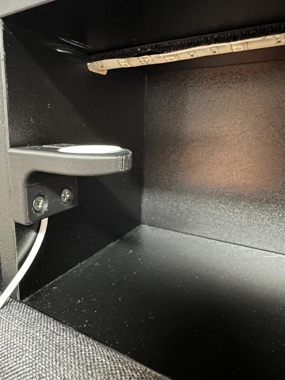 Apple Watch magnetic Charger holder, photo 3 of 4 - Apple Watch magnetic Charger holder Household