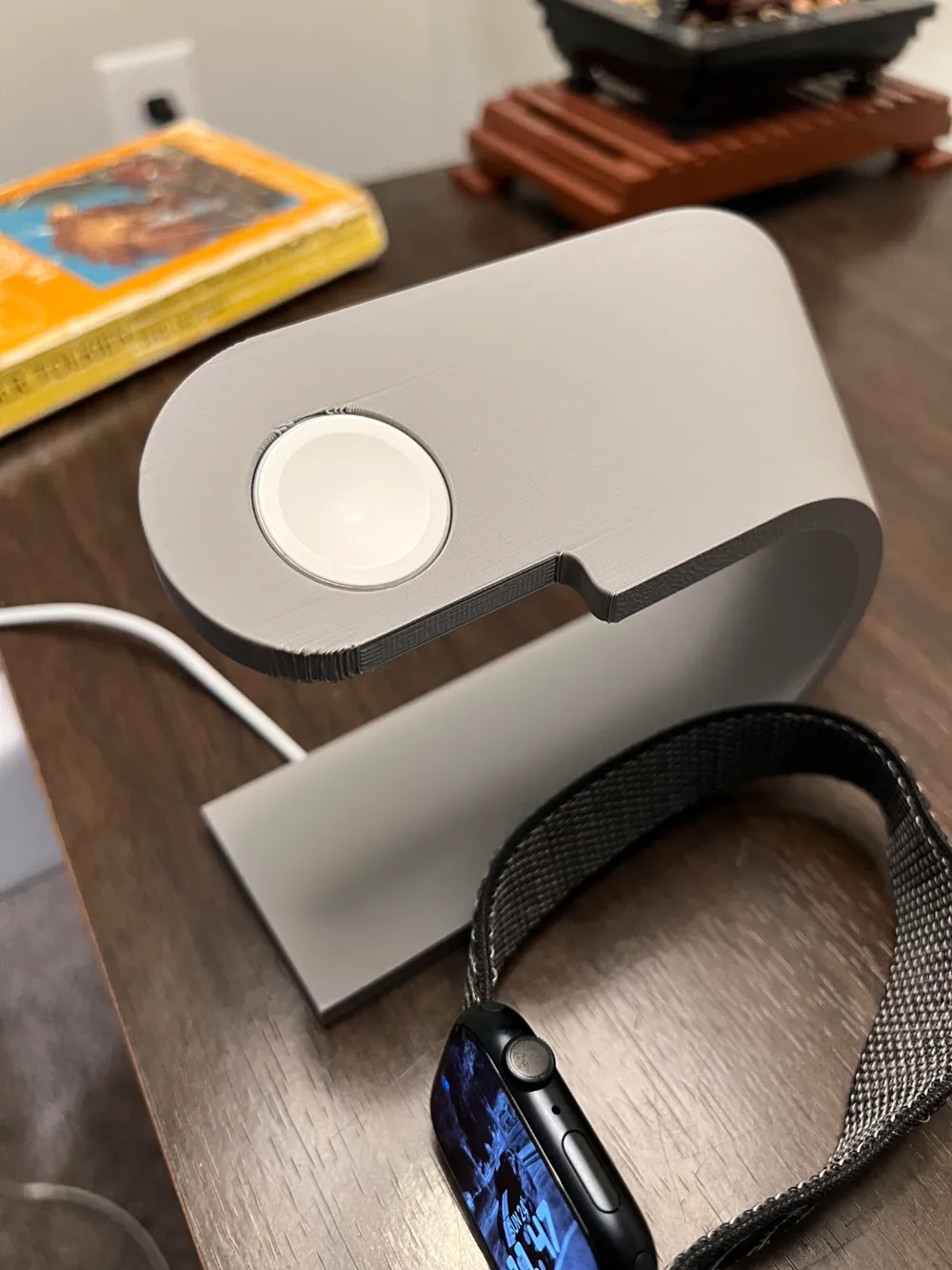 Apple Watch Series 8 Charging Stand, photo 2 of 4 - Apple Watch Series 8 Charging Stand Tools