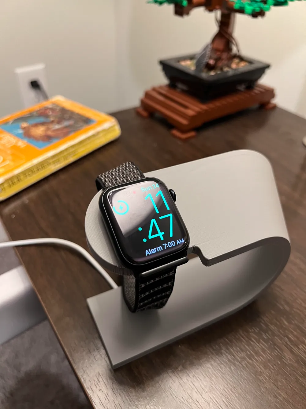 Apple Watch Series 8 Charging Stand, photo 3 of 4 - Apple Watch Series 8 Charging Stand Tools