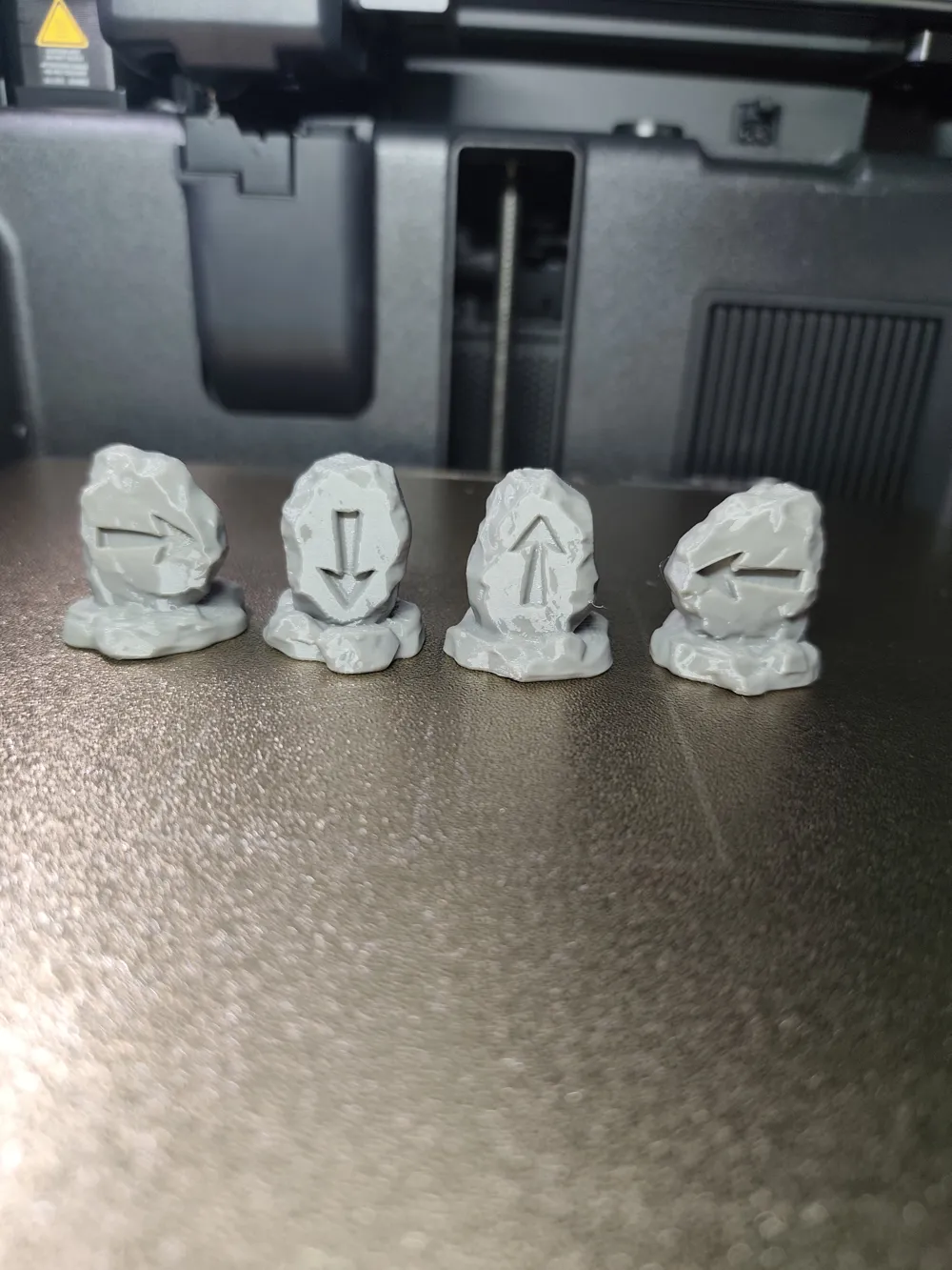 Arrow Marker Stones, RPG & Tabletop Accessories, photo 3 of 4 - Arrow Marker Stones, RPG & Tabletop Accessories Miniatures