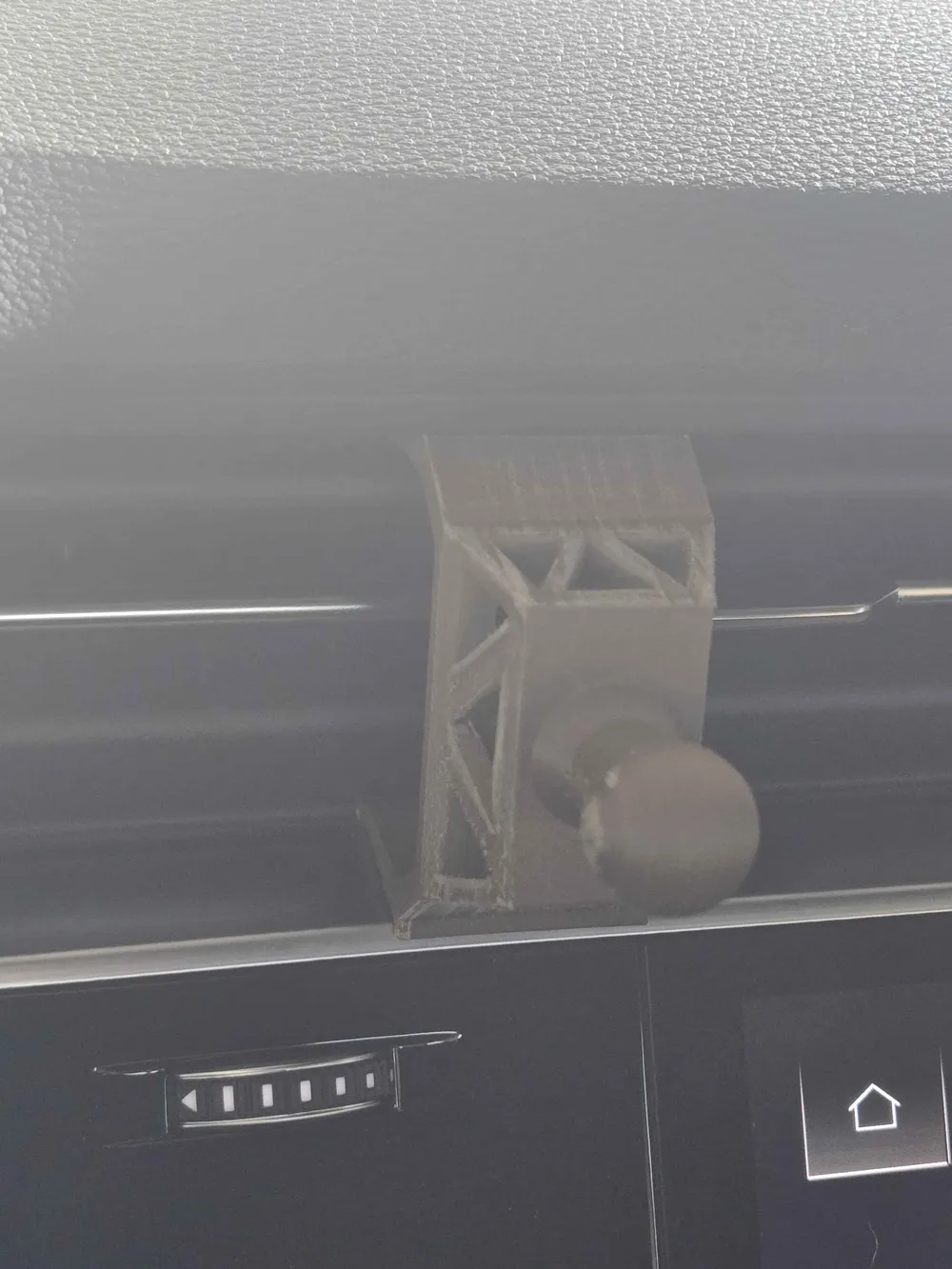 Audi Q7 Car Phone Mount, photo 3 of 4 - Audi Q7 Car Phone Mount Hobby & DIY