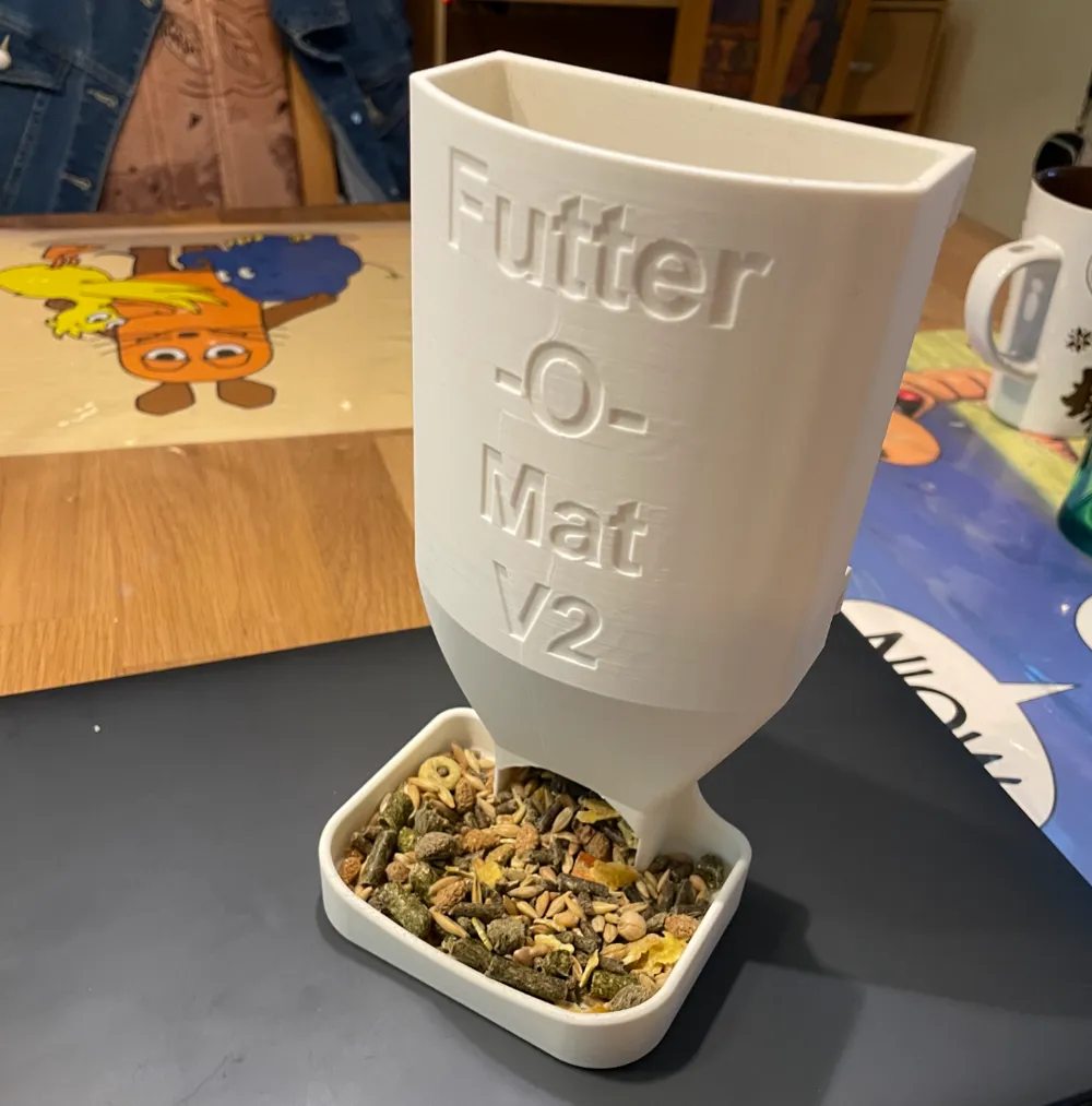 Automatic rodent feeder