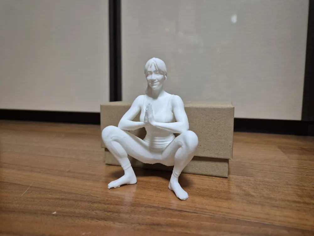 A woman in workout clothes doing squats., photo 3 of 4 - A woman in workout clothes doing squats. Miniatures