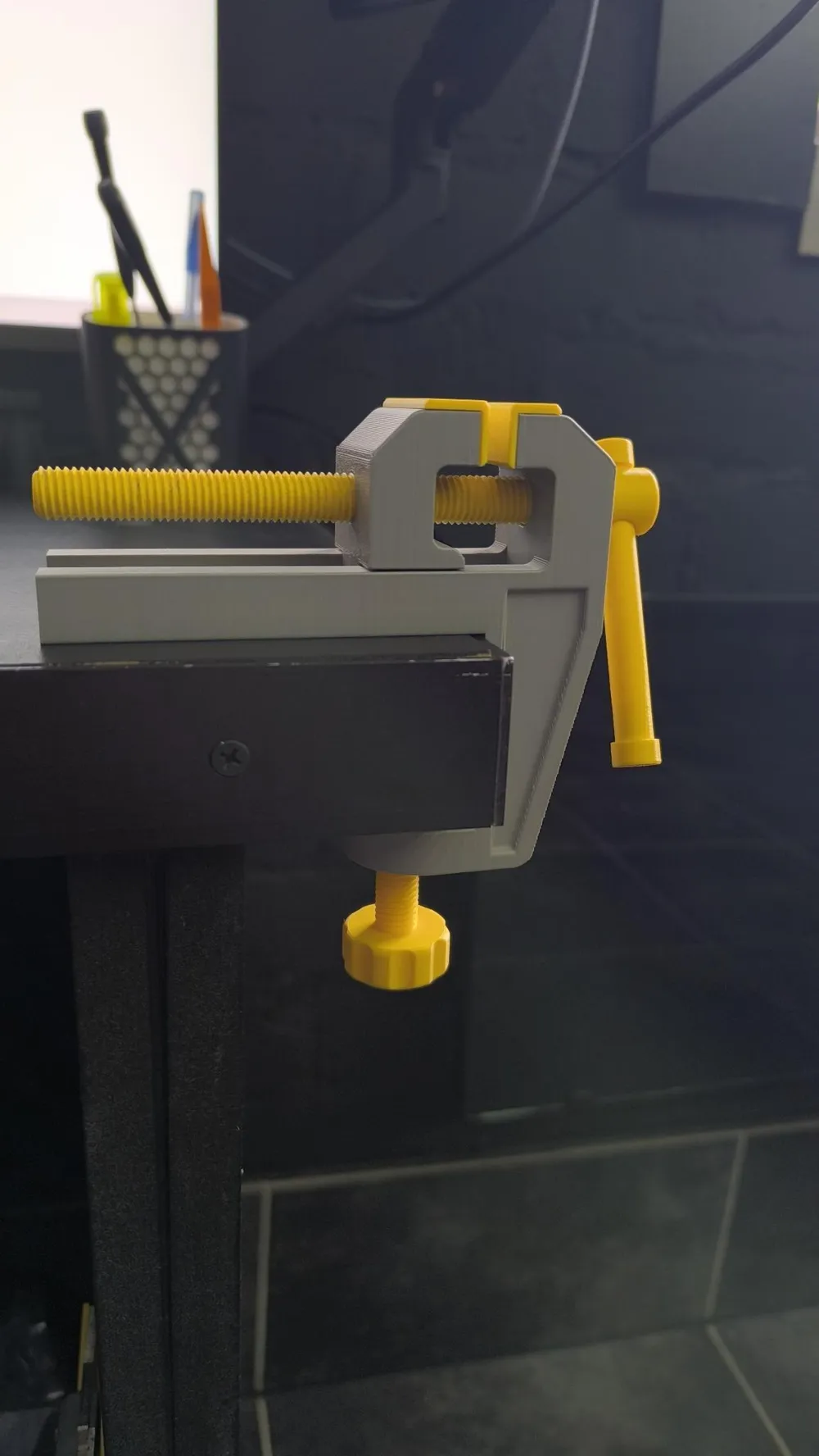 BENCHTOP VISE, photo 2 of 4 - BENCHTOP VISE Tools & Workshop