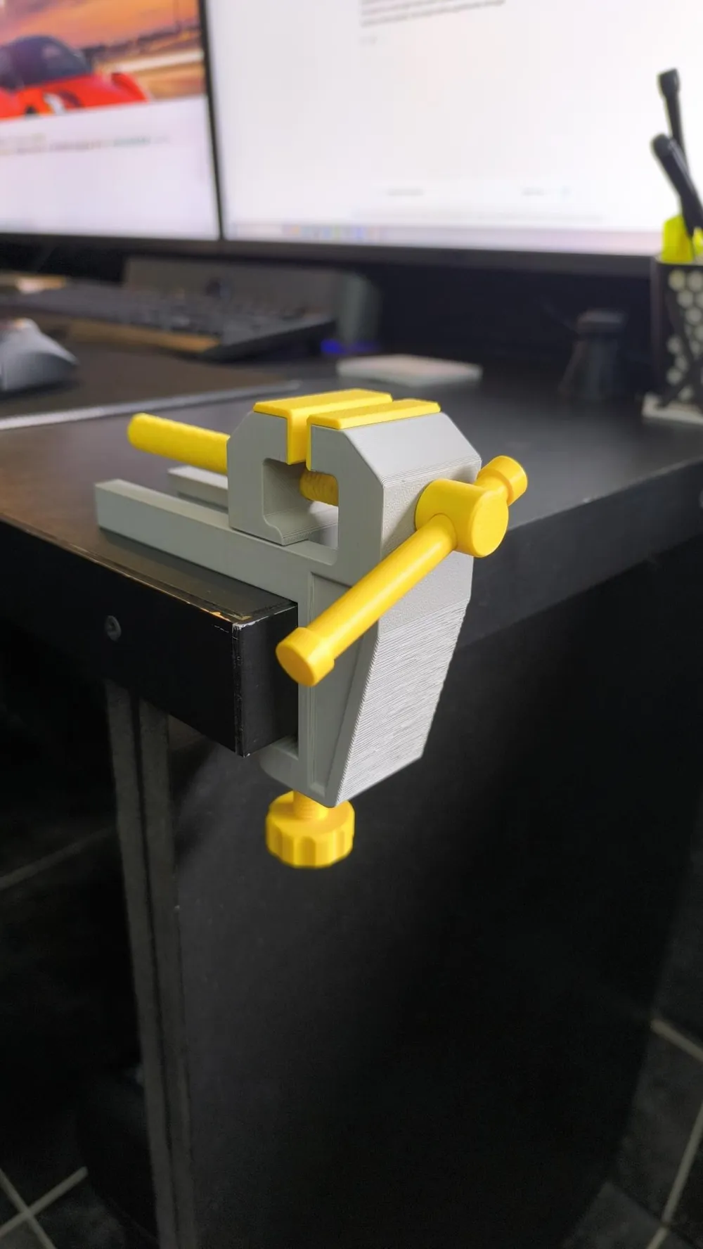 BENCHTOP VISE, photo 4 of 4 - BENCHTOP VISE Tools & Workshop