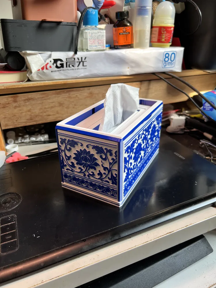 青花缠枝莲纹下沉式抽纸盒, , 老花奢华系列2, photo 3 of 4 - 青花缠枝莲纹下沉式抽纸盒, , 老花奢华系列2 Household