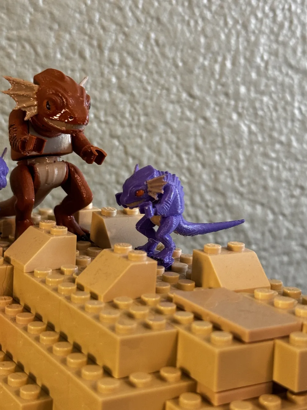 Brick Golden Gecko & Geckos Fallout Inspired, photo 3 of 4 - Brick Golden Gecko & Geckos Fallout Inspired Figurines & Collectibles