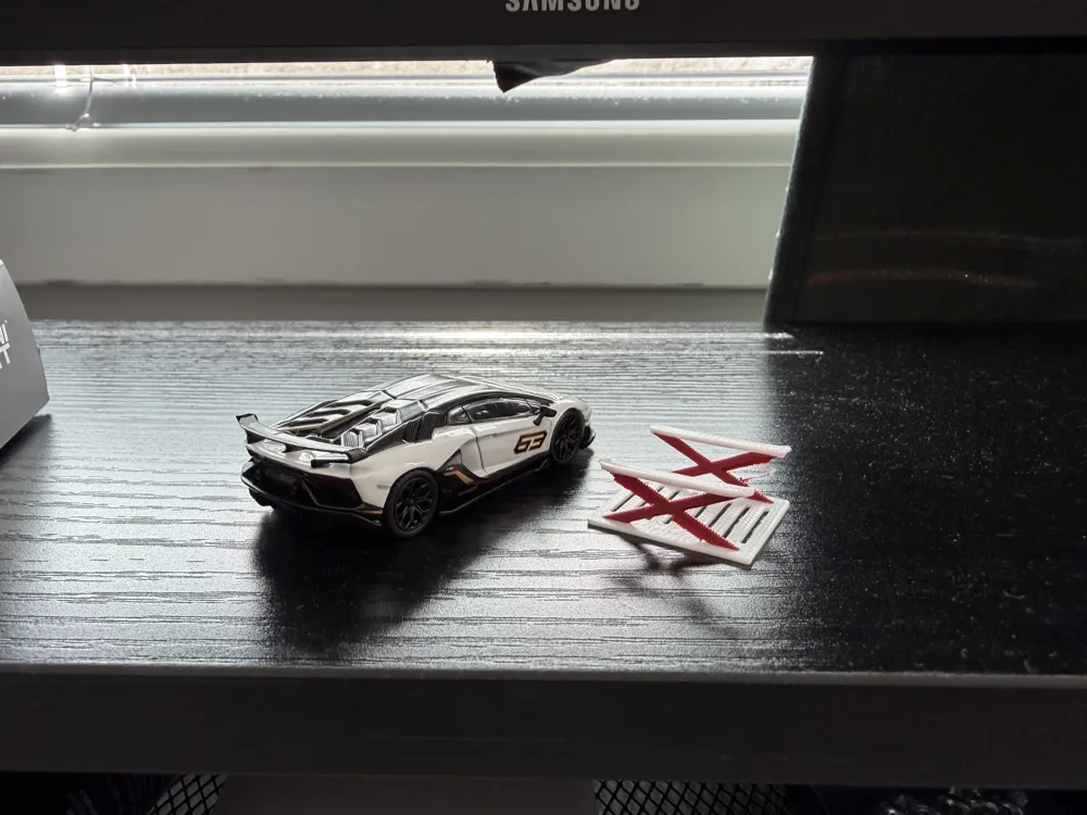 Car jack for 1:64 scale cars / diorama / garage, photo 4 of 4 - Car jack for 1:64 scale cars / diorama / garage Hobby & DIY