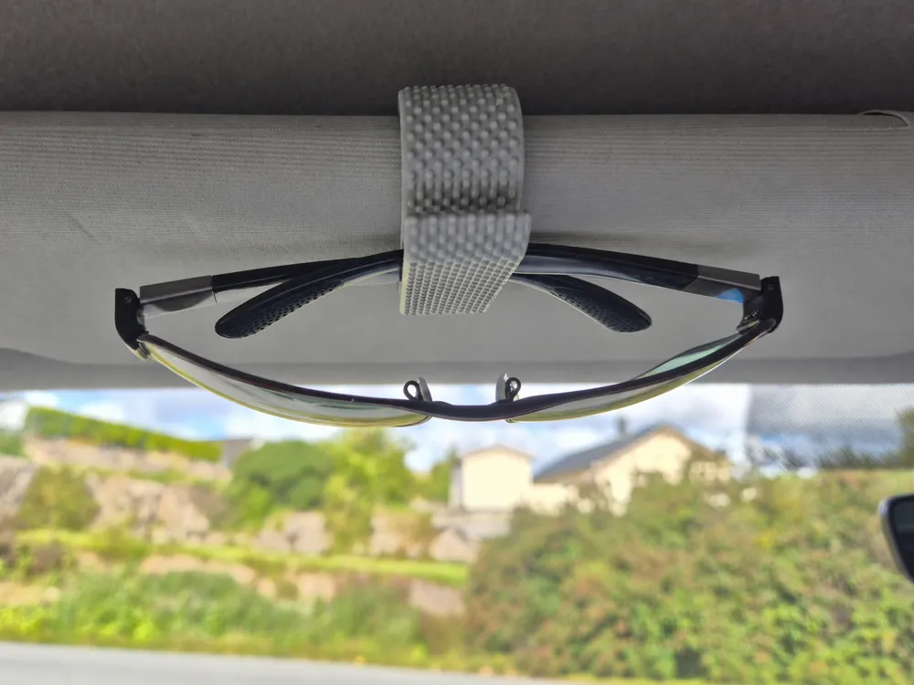 Car Sun Visor Sunglasses Clip, 5 Styles, photo 3 of 4 - Car Sun Visor Sunglasses Clip, 5 Styles Tools