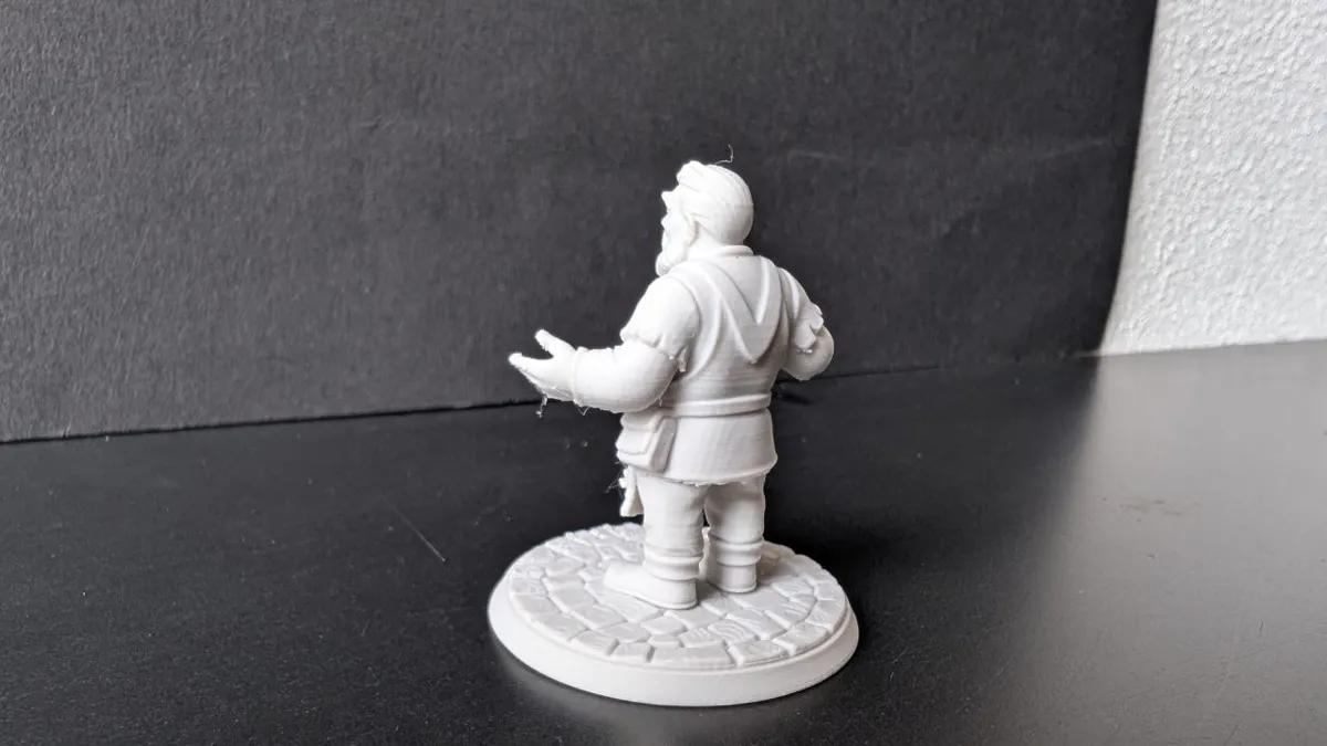 D&D Miniature - Tavern Innkeeper Miniature, photo 3 of 3 - D&D Miniature - Tavern Innkeeper Miniature Board Games & Tabletop