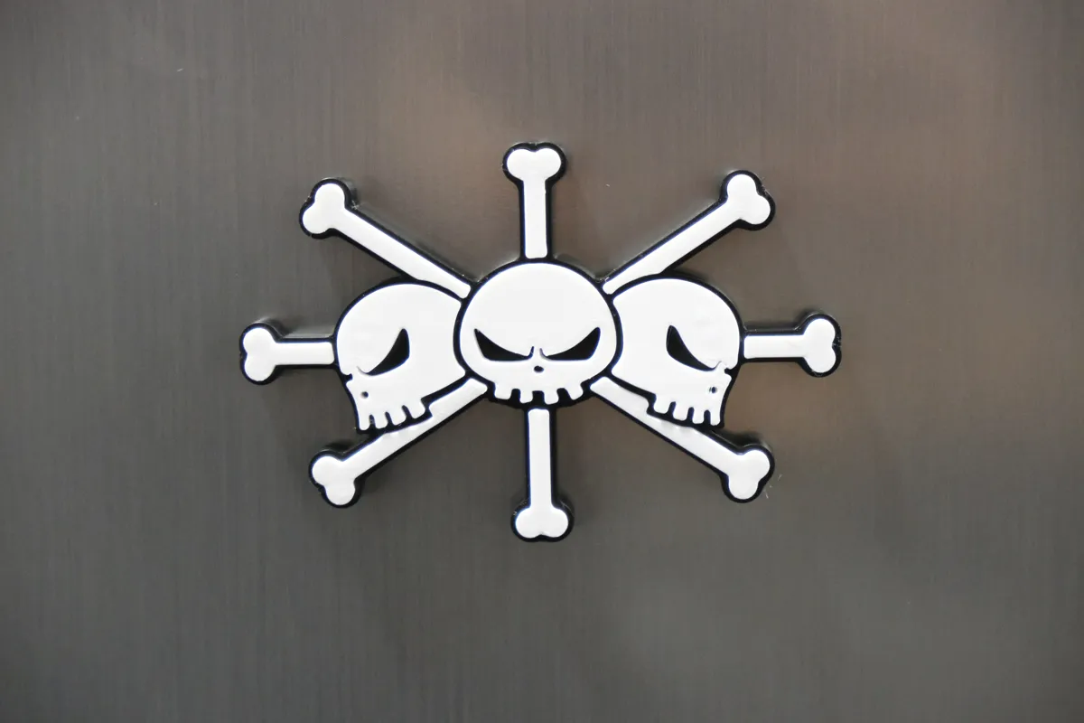 Blackbeard Pirates Jolly Roger (One Piece Magnet), photo 4 of 4 - Blackbeard Pirates Jolly Roger (One Piece Magnet) Figurines & Collectibles