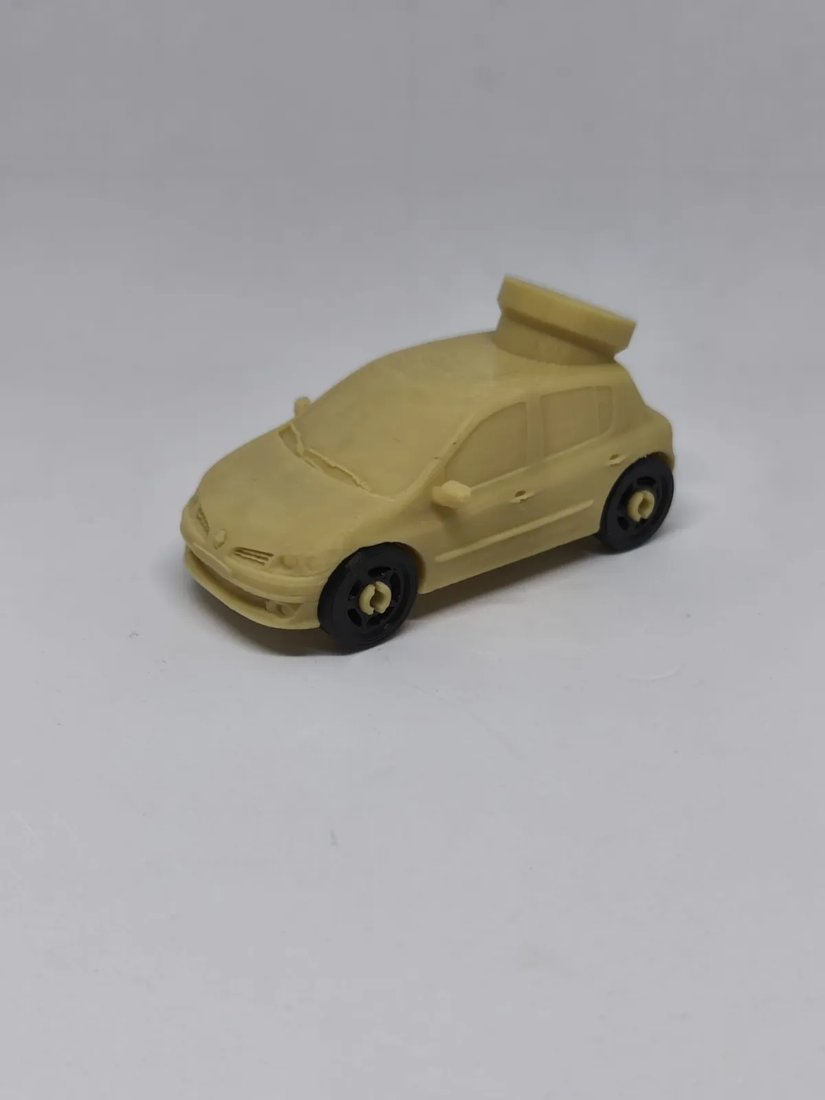 Clio Ballon-Powered Car, photo 2 of 4 - Clio Ballon-Powered Car Gifts & Occasions