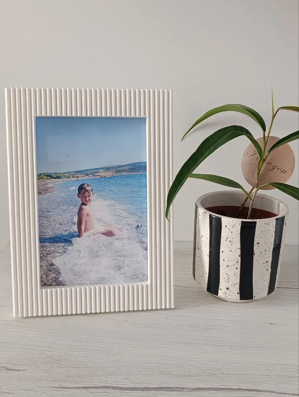 Ribbed Fluted Picture Frame, photo 2 of 4 - Ribbed Fluted Picture Frame Home Decor Items