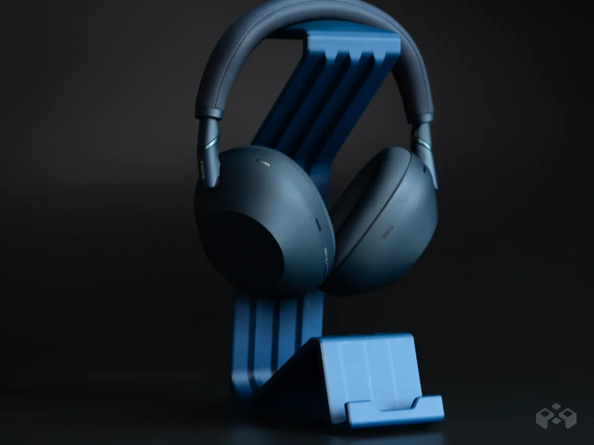 ONAMI Headphone & Phone Stand, photo 2 of 4 - ONAMI Headphone & Phone Stand Household