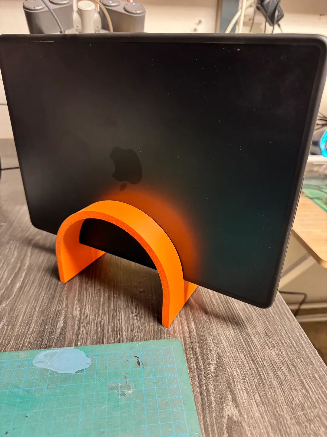 apple macbook pro M3 14" holder, photo 3 of 3 - apple macbook pro M3 14" holder Tools