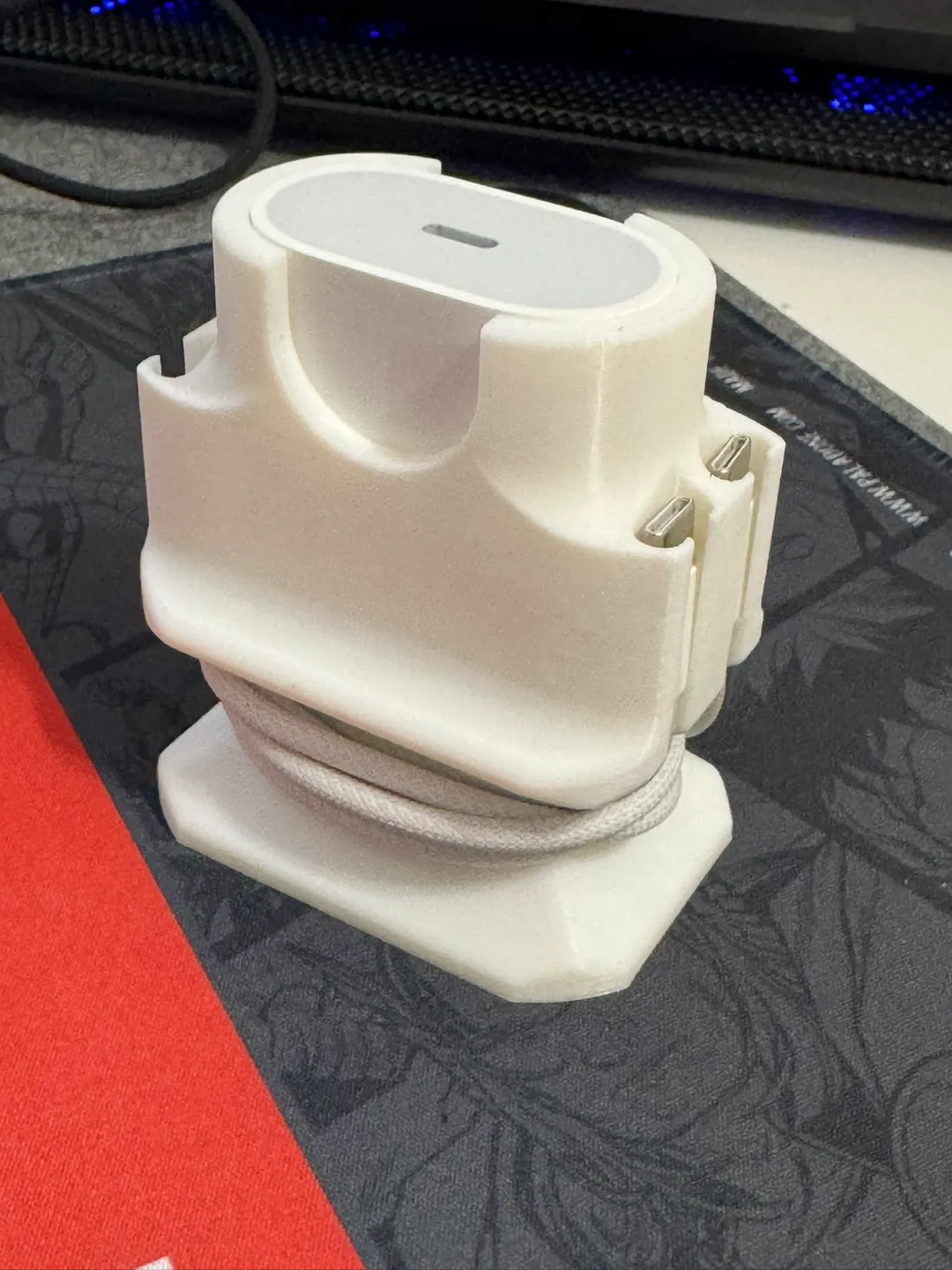 Apple 20W Charger Organizer, photo 4 of 4 - Apple 20W Charger Organizer Tools