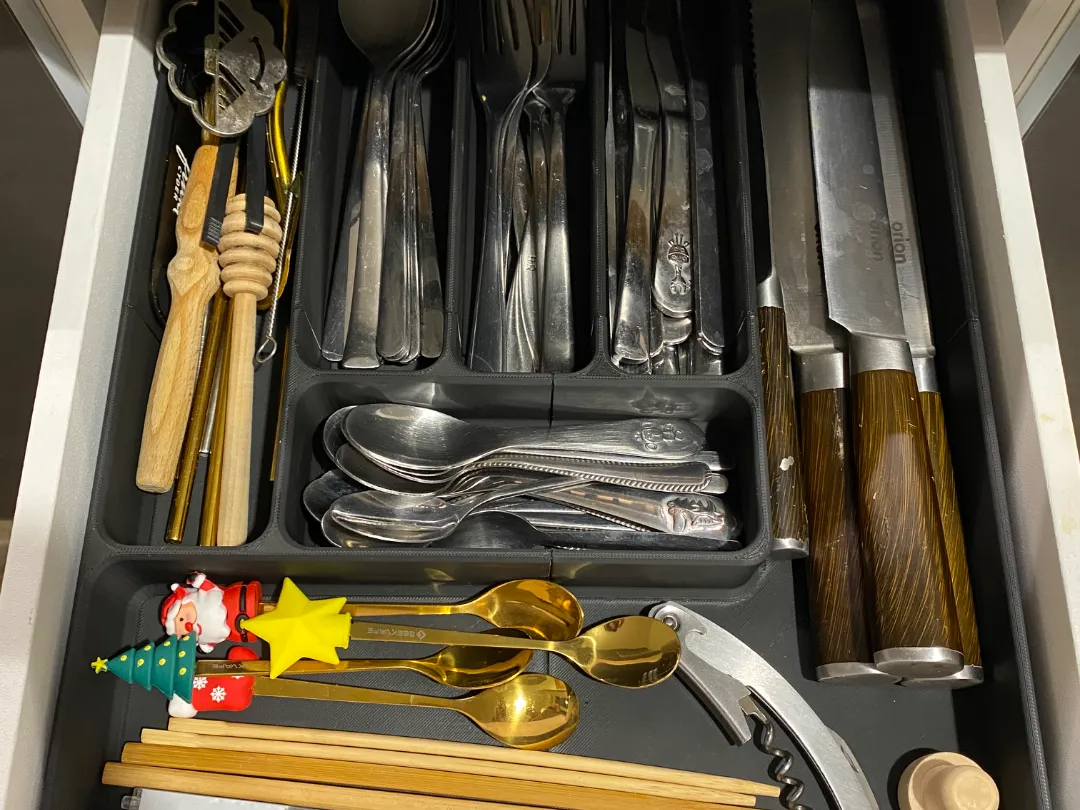 Cutlery organizer