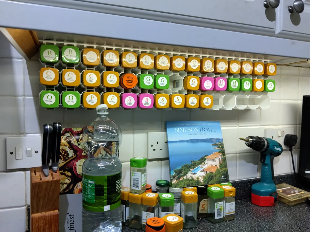 Modular under-cupboard or wall mount spice rack V2