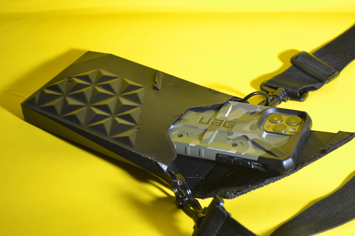 Flexible Smartphone Shoulder Bag, photo 3 of 4 - Flexible Smartphone Shoulder Bag Fashion