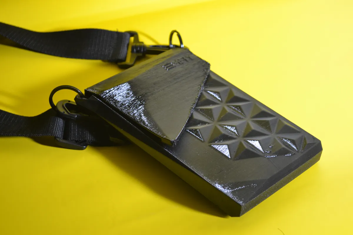 Flexible Smartphone Shoulder Bag, photo 4 of 4 - Flexible Smartphone Shoulder Bag Fashion