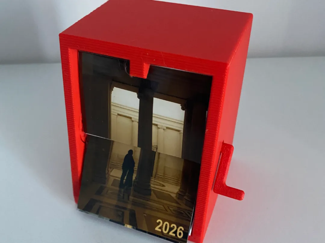 Mechanical Flipbook Photo - Retro Kinetic Display