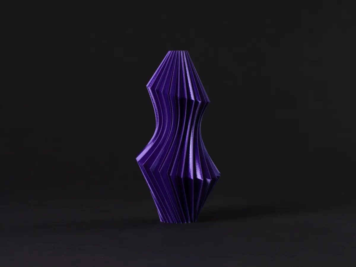 Modern Sculptural Vase (vase mode)