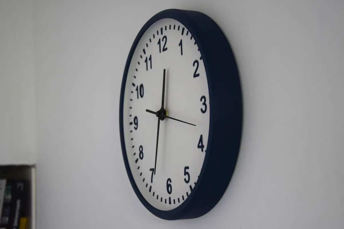 Modern Wall Clock, photo 3 of 4 - Modern Wall Clock Home Decor Items