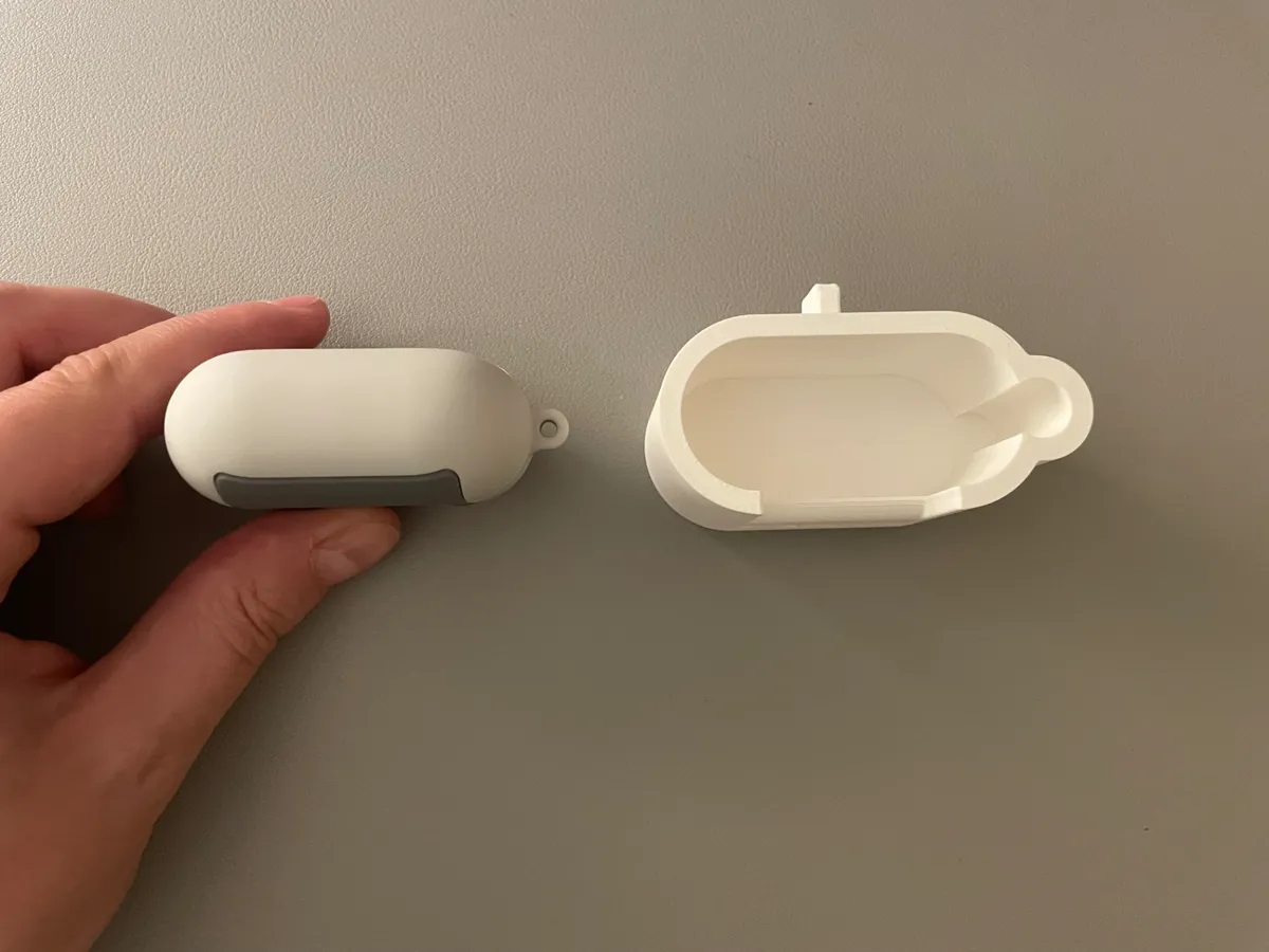 Airpods 3 with case skadis support, photo 2 of 3 - Airpods 3 with case skadis support Mobile & Device Accessories