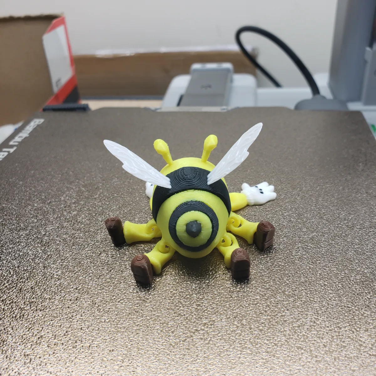 Itsa BEE, Mario!, photo 2 of 4 - Itsa BEE, Mario! Toys & Games