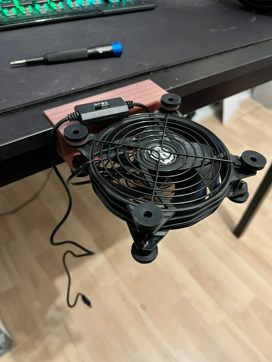 Fan desk mount on IKEA Tärendö / Sandsberg (120mm), photo 2 of 3 - Fan desk mount on IKEA Tärendö / Sandsberg (120mm) Hobby & DIY