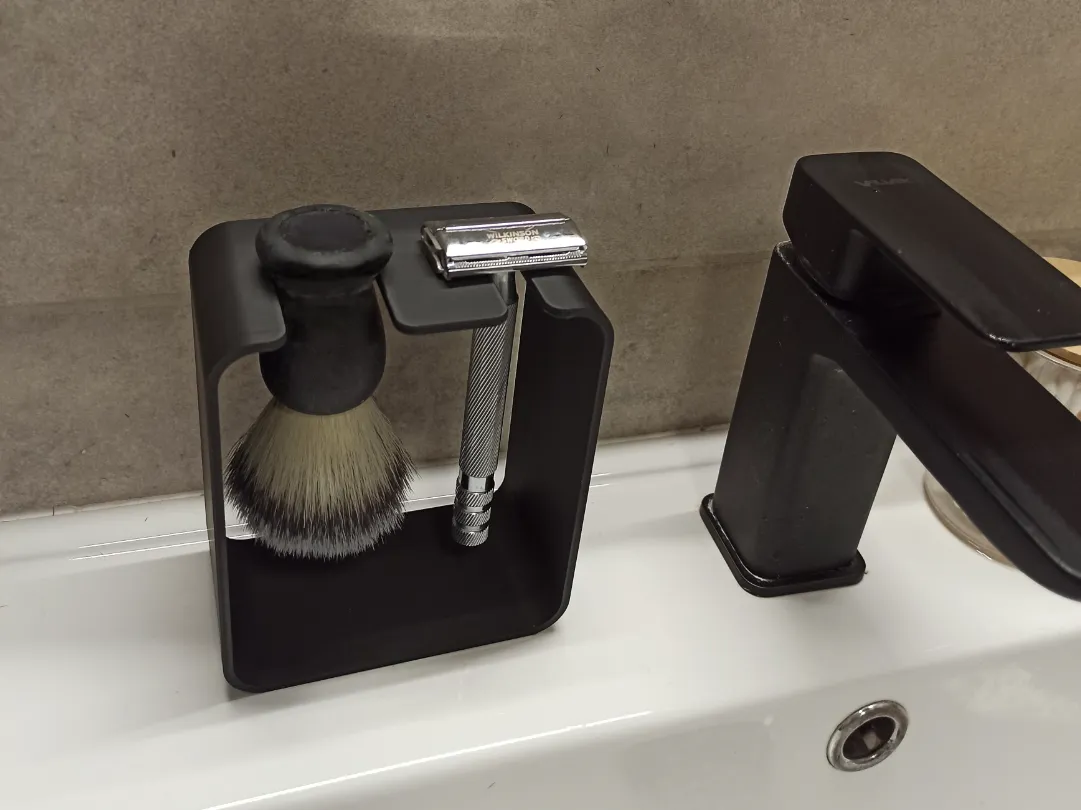 Razor holder