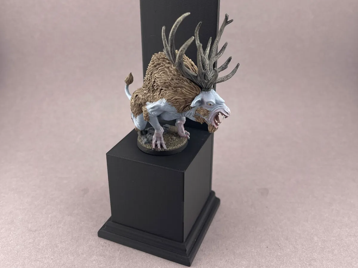 Diorama stand with removable backdrop