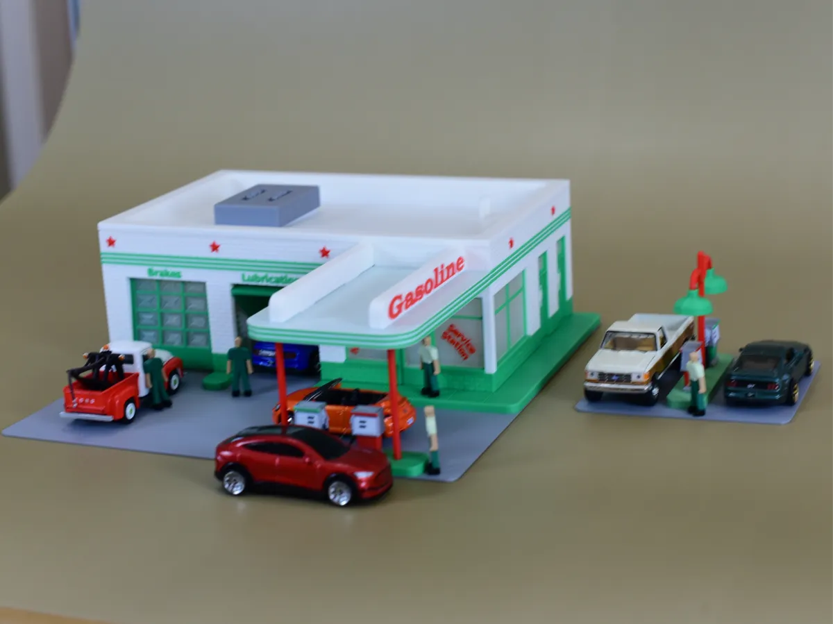 1/64 scale Vintage Gas Station With Canopy