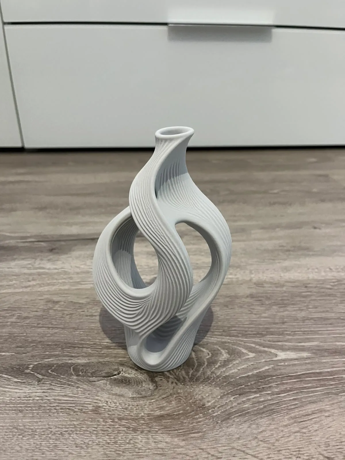 Abstract Flow Vase - Sculptural Decorative Vase, photo 3 of 4 - Abstract Flow Vase - Sculptural Decorative Vase Household
