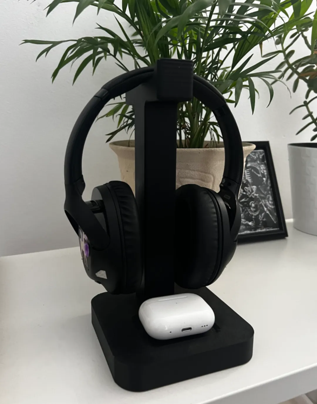 Minimalistic Headphone Stand with airpods place - Office, in stock in India