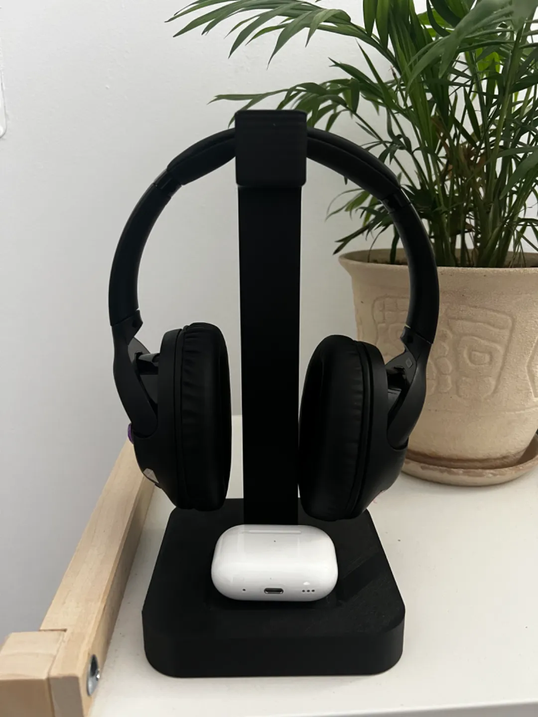 Minimalistic Headphone Stand with airpods place, photo 2 of 4 - Minimalistic Headphone Stand with airpods place Household