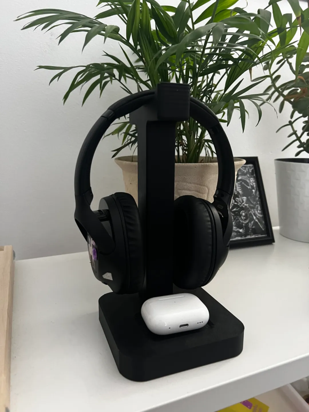 Minimalistic Headphone Stand with airpods place, photo 4 of 4 - Minimalistic Headphone Stand with airpods place Household