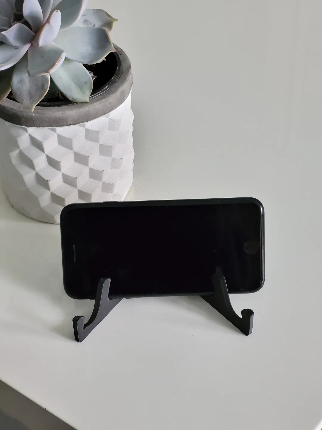 Smartphone / Tablet Stand, photo 4 of 4 - Smartphone / Tablet Stand Mobile & Device Accessories