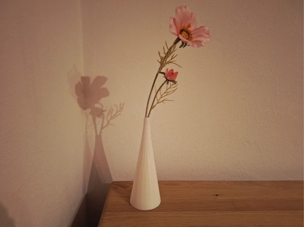 single flower polygon vase